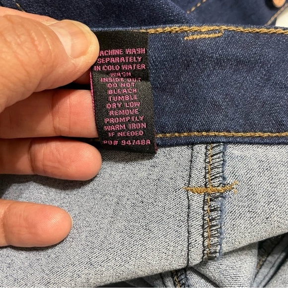 CELEBRITY PINK Denim
Button Front Mini Skirt - Size
Junior 13/31 - Picture 8 of 9